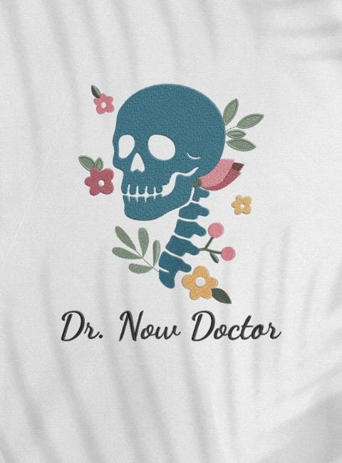 Halat medical brodat - Skull & spine - Pastel spring